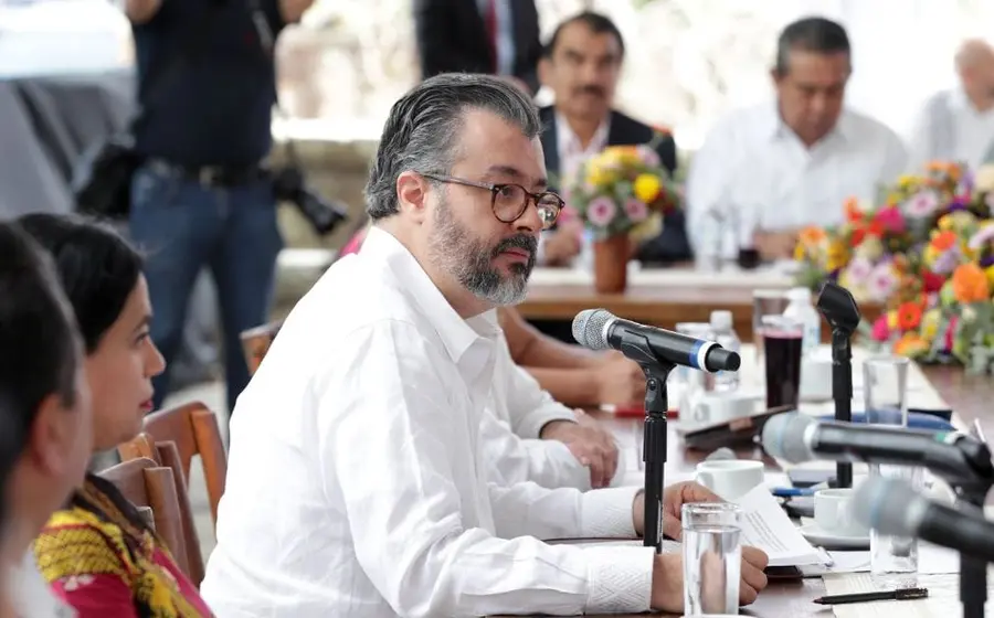 Gilberto Bátiz durante su intervención, donde señaló la necesidad de transformar y humanizar la justicia electoral en el país.