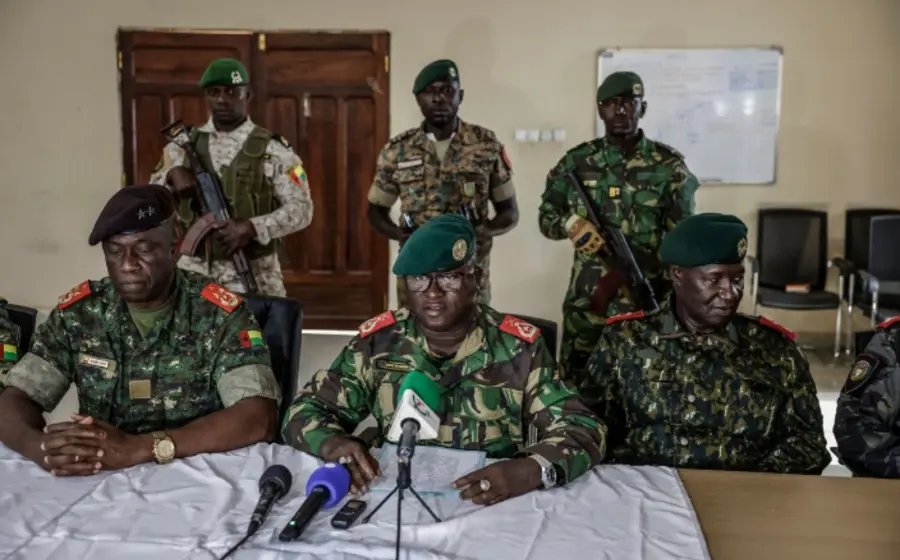 El ejército de Guinea-Bisáu toma el poder tras consumar un golpe de Estado, justificado por un presunto plan de fraude electoral.