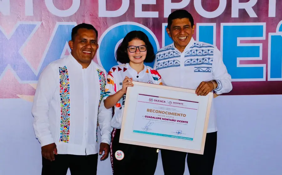 La ajedrecista oaxaqueña Guadalupe Montaño Vicente, quien fue reconocida como la Mejor Deportista por sus logros en el deporte estatal.