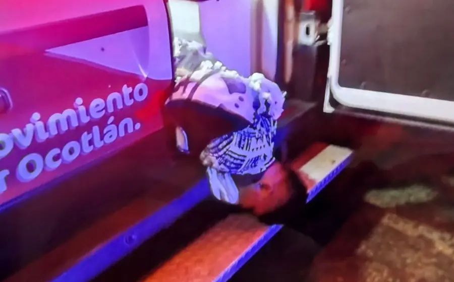 Escena del ataque armado en Ocotlán de Morelos, donde Rafael de 37 años fue baleado y posteriormente rematado dentro de la ambulancia.