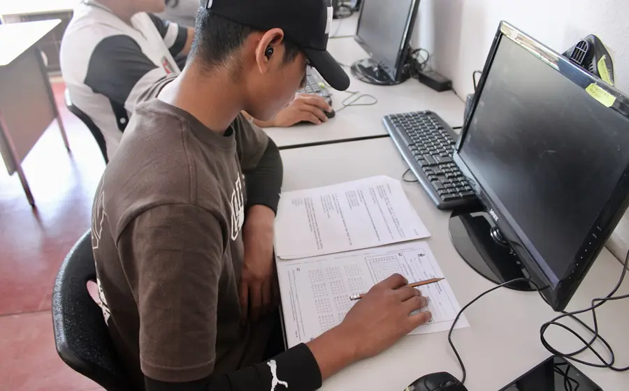 El Instituto Estatal de Educación para Adultos (IEEA) impulsa la educación básica gratuita a través de sus 129 Plazas Comunitarias en la región.