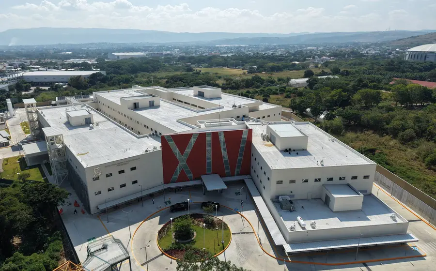 El nuevo Hospital de Especialidades en Chiapas, inaugurado con una inversión de 2,929 millones de pesos para beneficiar a más de un millón de derechohabientes.