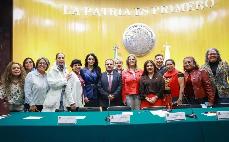 Legisladores federales se suman al esfuerzo nacional del INEA para combatir el rezago educativo y lograr un México sin analfabetismo.
