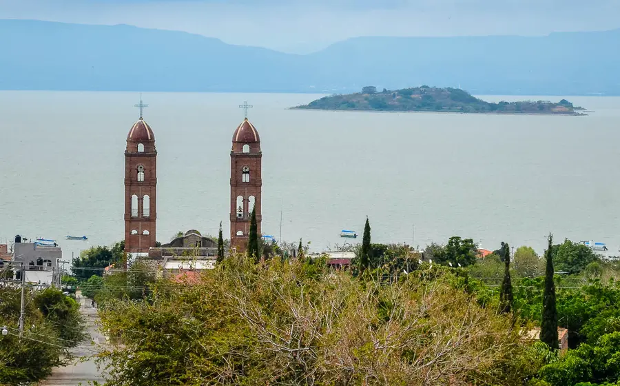 La histórica Isla de Mezcala en Jalisco, un paisaje que sirve como escenario principal para la novela de la Revolución Mexicana 'Los de abajo'.