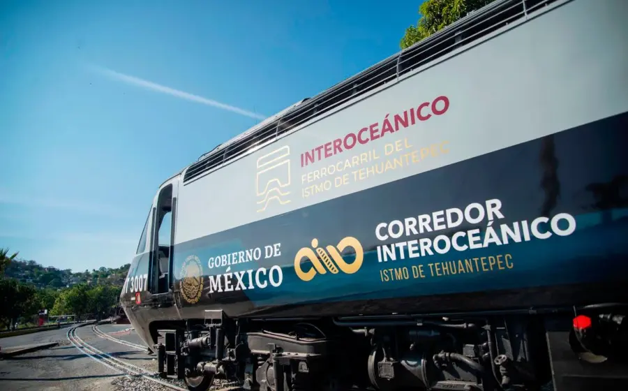 Autoridades locales de Huamúchil celebran la llegada de la Línea "K" del Tren Interoceánico, vislumbrando los beneficios económicos para la región.