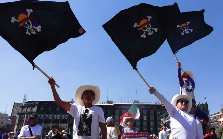 Jóvenes de la Generación Z durante una marcha de protesta para exigir mejores condiciones económicas y un futuro financiero más estable.