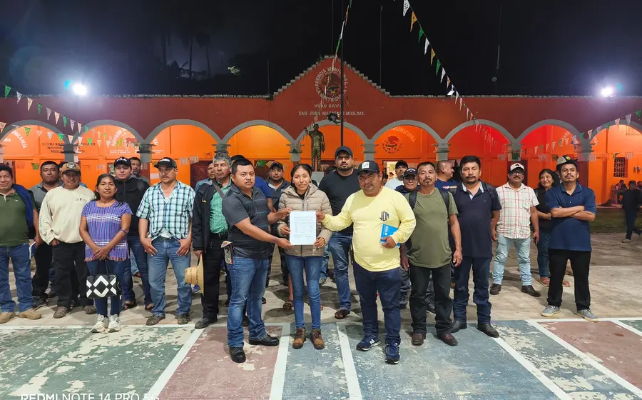 La asamblea electoral sesiona en la agencia municipal de La Mixtequita, donde Matty Caballero García resultó ganadora para la presidencia municipal.