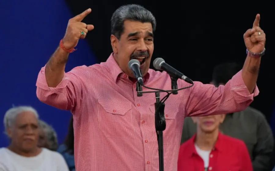 Nicolás Maduro durante un discurso en el que convoca a una vigilia y marcha permanente, y acusa al gobierno trinitense de sumisión.