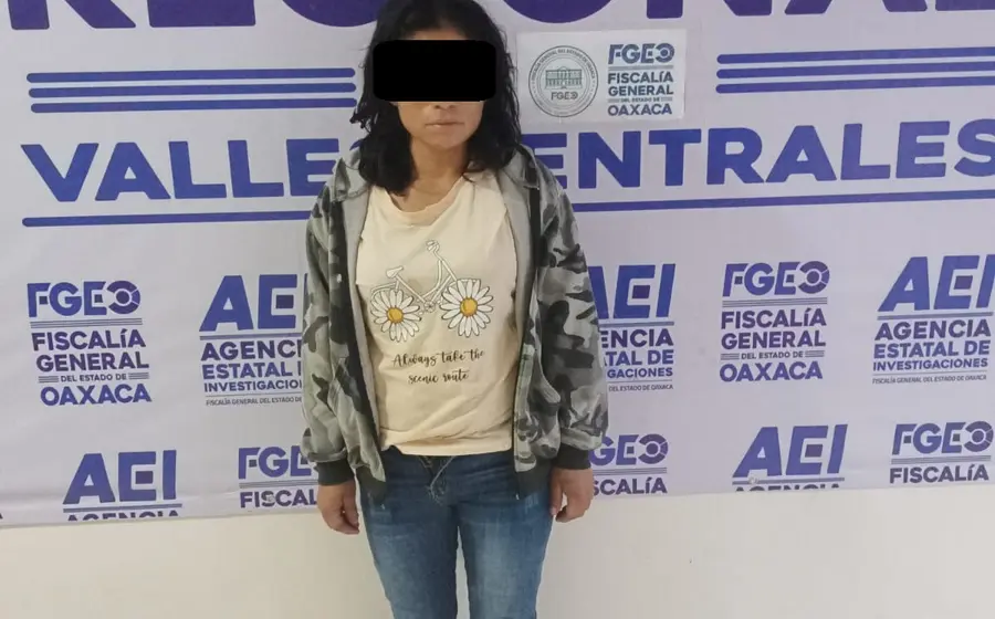 Dos de los nietos detenidos son presentados tras ser vinculados a proceso por el delito de violencia familiar contra su abuela.