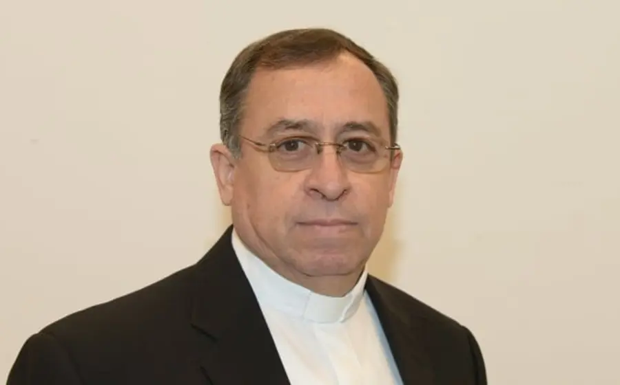El obispo Salvador Murguía Villalobos en una fotografía mientras exhorta a padres y educadores a fomentar la comunión y el respeto.