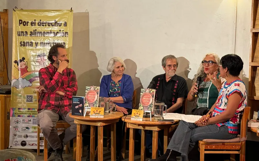 La obra 'México en la mesa' fomenta la reflexión sobre la nutrición y la autonomía alimentaria a través de diez alimentos emblemáticos.