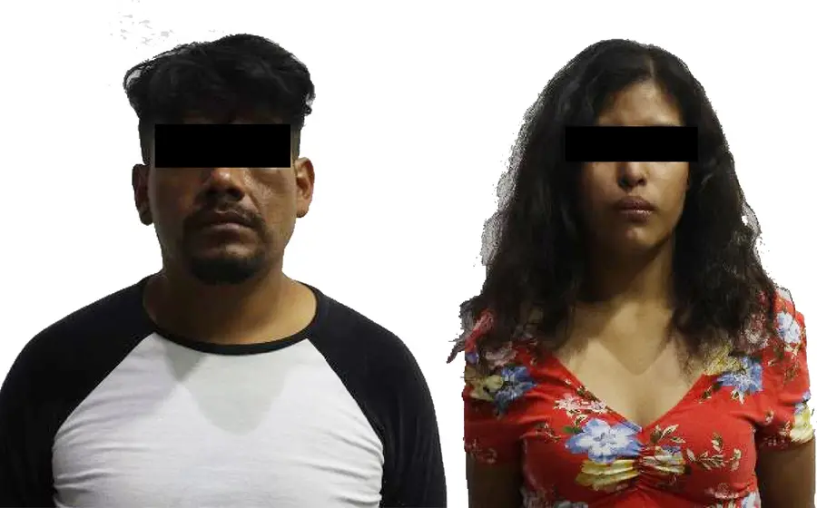 David E. y Eva G. son presentados tras ser detenidos por las autoridades, acusados del robo de un bolso a una mujer.