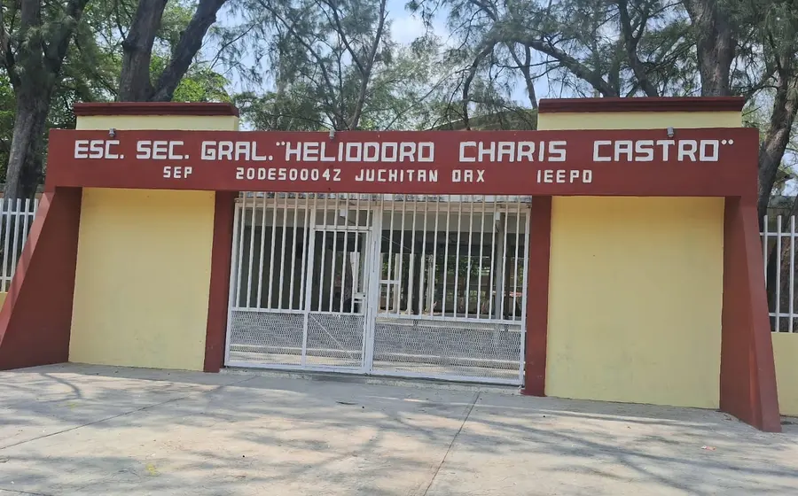 Un salón de clases vacío ilustra el impacto del paro de 48 horas de la CNTE que suspende actividades en miles de escuelas.