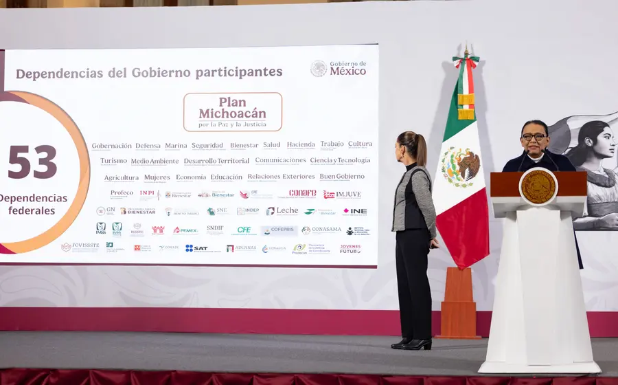 Anuncio sobre el Plan Michoacán, que llevará a cabo Ferias para el Bienestar y visitas casa por casa durante el próximo año.