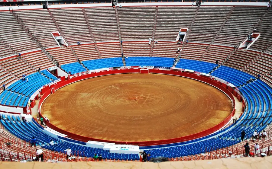 Una vista de la monumental Plaza de Toros México, el recinto taurino más grande del mundo y epicentro del debate sobre la fiesta brava.