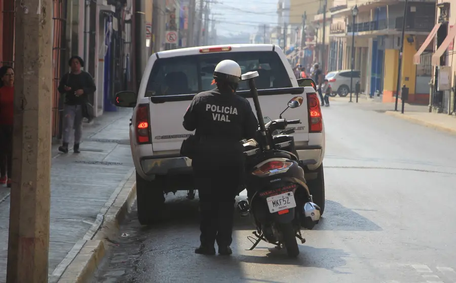 La SSPC abre una investigación por presuntos actos de corrupción que derivó en el cese de policías viales en Pochutla y Tlacolula.