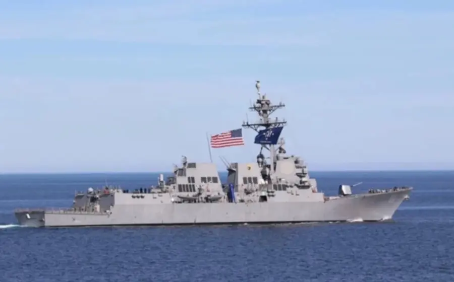 El portaaviones más grande del mundo, desplegado por Estados Unidos, navega en aguas del mar Caribe, en una muestra de presencia militar.