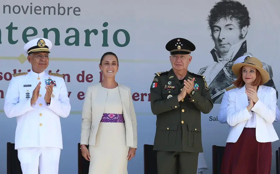 La Presidenta Claudia Sheinbaum reconoce la valentía y vocación de las Fuerzas Armadas en su labor de defensa de la soberanía nacional.