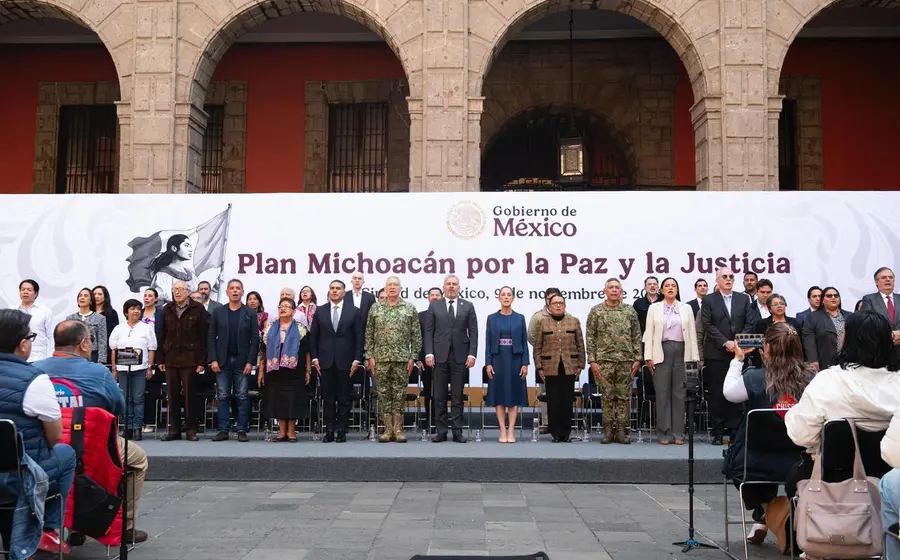 La Jefa del Ejecutivo Federal presenta los 12 ejes del Plan Michoacán durante una conferencia de prensa para anunciar la nueva estrategia.