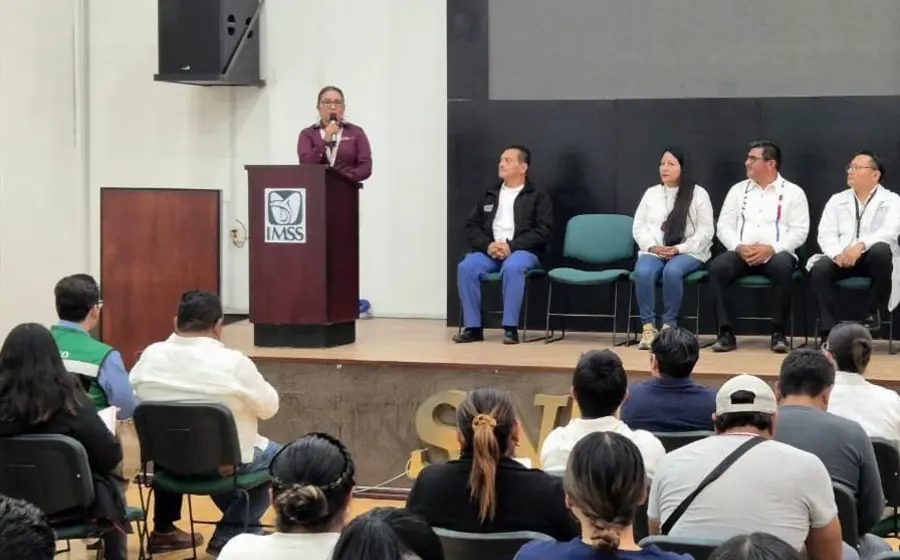 Estudiantes de secundaria y bachillerato en Oaxaca participan en un programa de prevención de adicciones como parte de las acciones de salud escolar.
