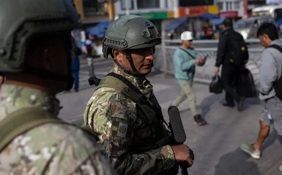 Un fuerte dispositivo policial acompaña la protesta de transportistas en Perú, quienes exigen un alto a la extorsión y los asesinatos.