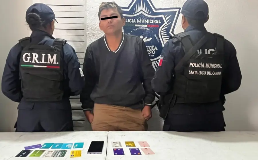 Roberto Carlos, originario del Istmo, es detenido por autoridades tras asaltar una tienda de conveniencia Oxxo en Santa Lucía del Camino.
