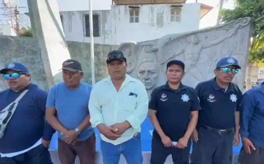 El Gobierno Municipal de Juchitán reconoce a Rolando Santiago Cruz como agente y autoridad auxiliar de la agencia Álvaro Obregón en un acto oficial.