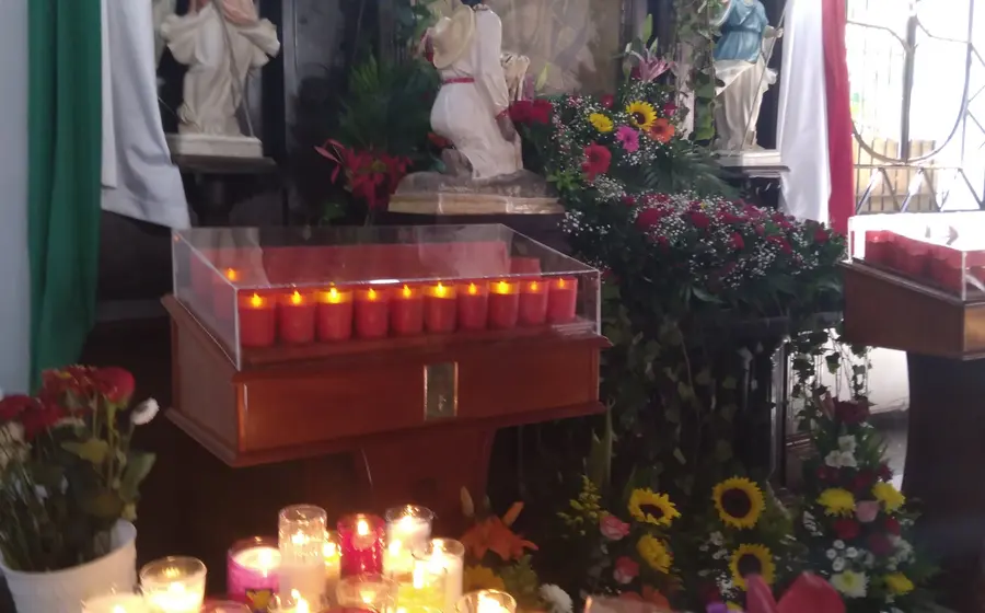 Fieles en San Blas se reúnen para celebrar a la Virgen de Guadalupe con las tradicionales Mañanitas durante la madrugada.