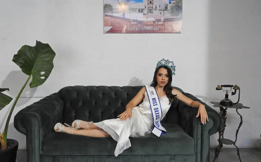 Con elegancia y determinación, Sara Cruz Porras se prepara para representar a Oaxaca en el certamen Miss México 2025.