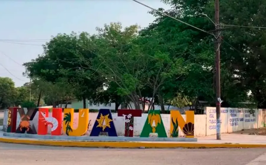Un grupo de los 35 escritores de Oaxaca y Chiapas reunidos durante el Séptimo Encuentro Literario “Otoño de la Palabra” en Ixhuatán.