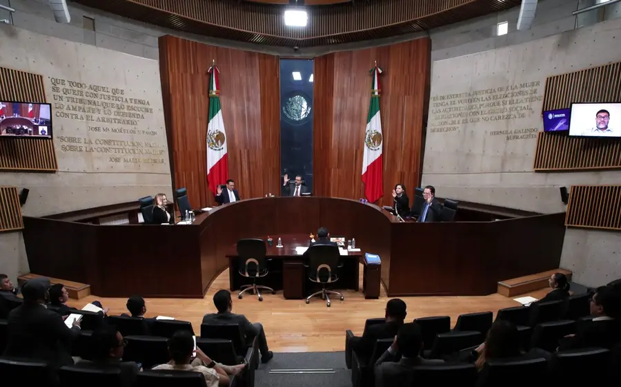 Imagen conceptual que ilustra la Revocación de Mandato, un mecanismo de participación ciudadana cuyos lineamientos fueron avalados por el TEPJF.