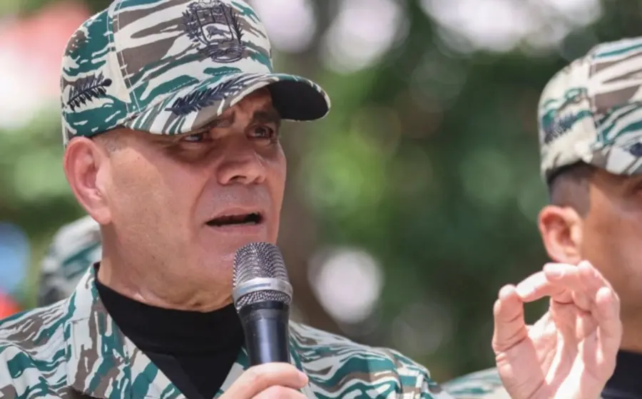 El ministro de Defensa de Venezuela, Vladimir Padrino, critica a Trinidad y Tobago por permitir operaciones militares de Estados Unidos en su territorio.