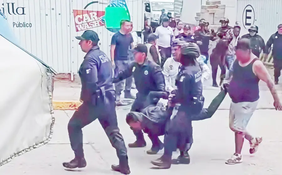 Los hombres llegaron encapuchados para desalojar a una adulta mayor en Huajuapan.