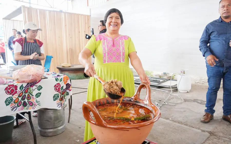 La venta del Mole de Caderas baja después de la publicidad que se coloca a inicio de temporada.