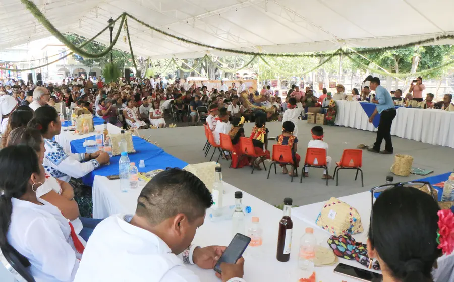 El secretario de Trabajo y Conflictos de Educación Indígena de la Sección 22 del SNTE-CNTE, Rodrigo Sánchez Joaquín dio a conocer que la jornada de lucha fue emprendida para presionar a la administración estatal a instalar una mesa de diálogo con carácter resolutivo para la atención de sus reclamos. # Foto: Mario Jiménez / Archivo
