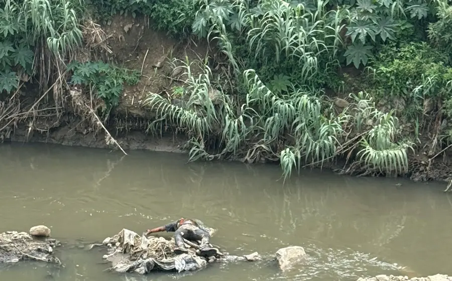 Los restos de un hombre fueron localizados en el río Atoyac.