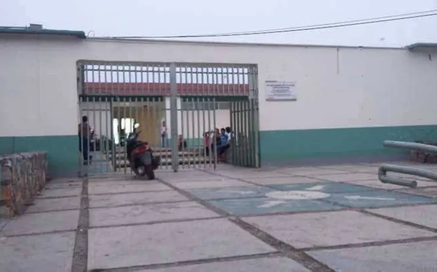 Señalaron que los internos reciben muy poca alimentación en las raciones de comida que les dan; lo que ha llevado a que sean los familiares los que tengan que comprar los alimentos y llevarlos al hospital.