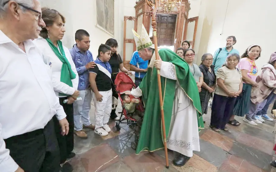 El arzobispo señaló que la felicidad debe medirse en alegría y armonía familiar. 