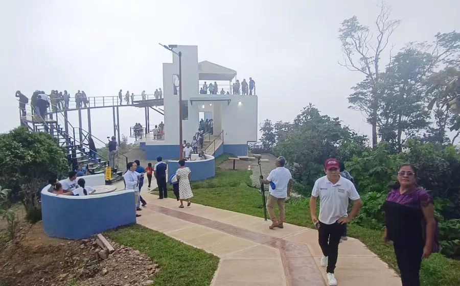 El nuevo mirador de Pluma Hidalgo fue inaugurado el domingo pasado.