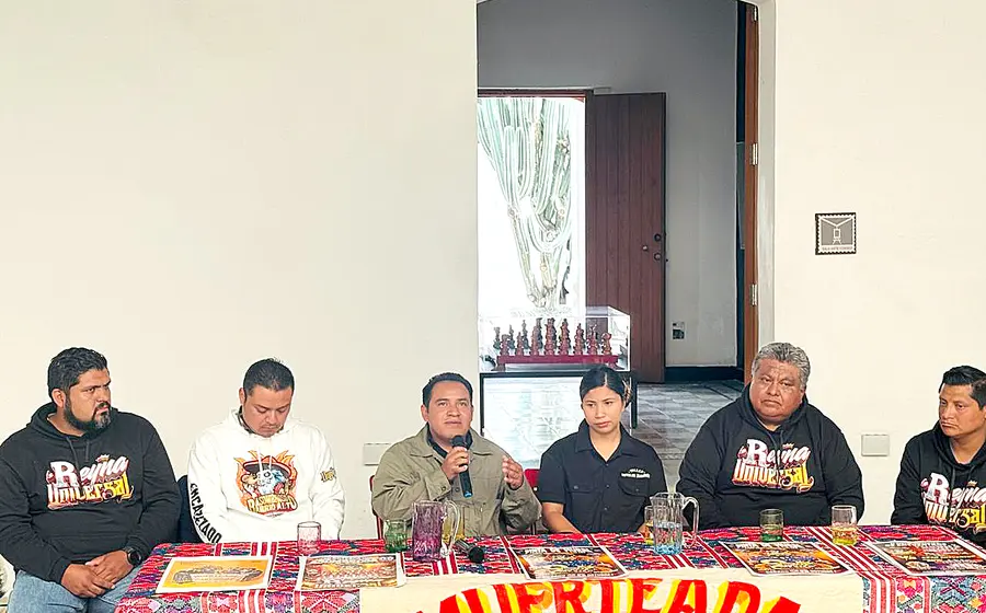 La expresión plástica de los murales, en la Villa de Etla, va aunada a la tradición de anunciar las muerteadas.