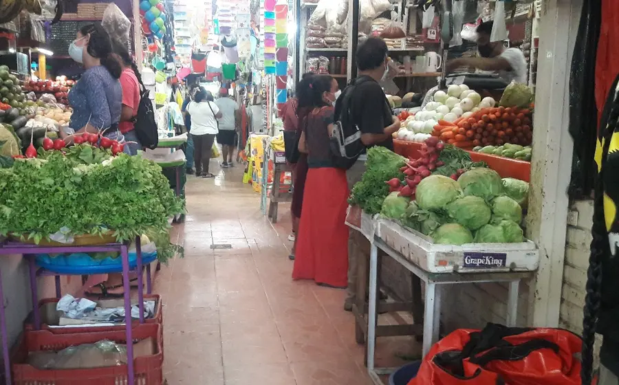 Los comerciantes aseguran que sus ventas se han reducido muchos durante el primer semestre del año y parte del segundo.
