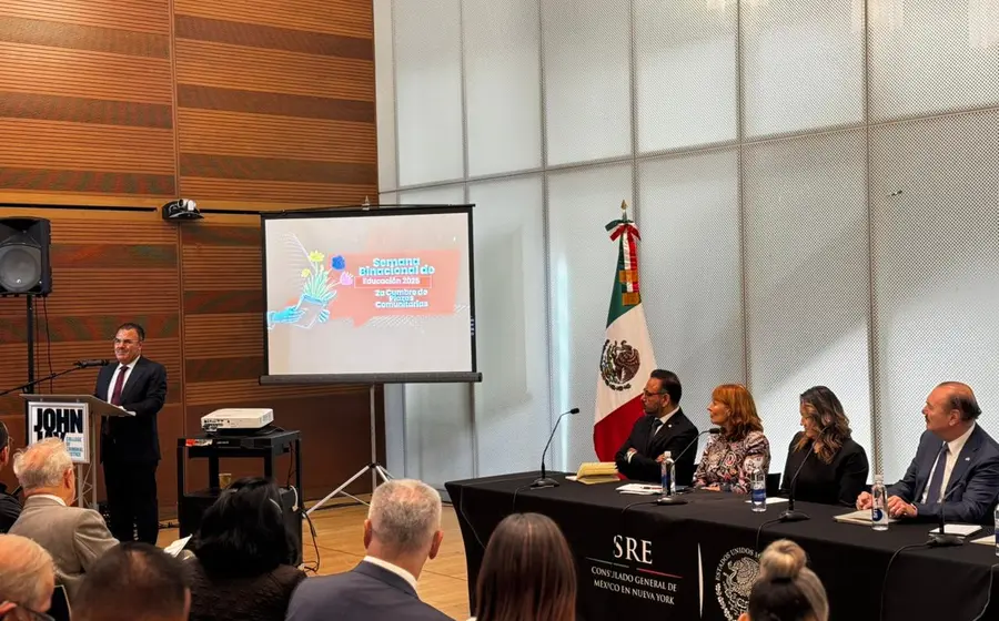 El titular del INEA participó en la 8ª Semana Binacional de Educación. Foto: Cortesía