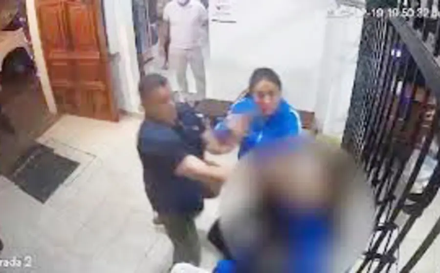 El jueves 19 de diciembre del 2024, María Elena Ríos y su hermana agredieron a una joven en un hospital. Foto: Agencias