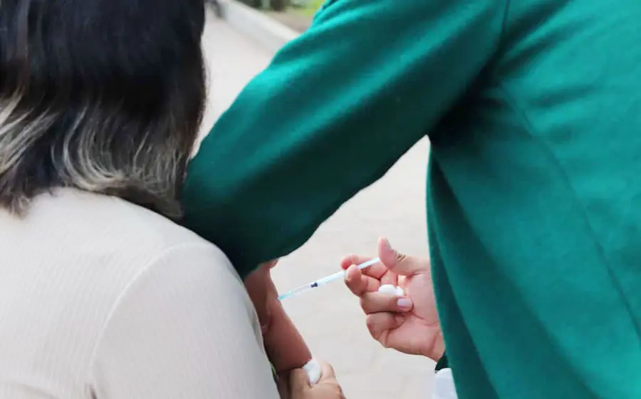 Anuncian que dará prioridad a personas adultas mayores, menores de cinco años, embarazadas y quienes tengan alguna comorbilidad de riesgo o inmunosuprimidos. 