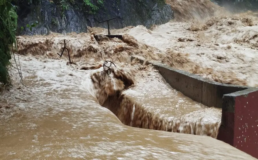 Se recomendó evitar maniobras riesgosas y no cruzar zonas inundadas. Foto: Cortesía