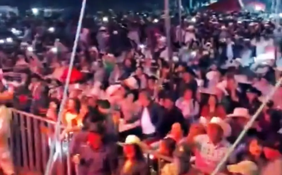  Los hombres provistos con fusiles de asalto fueron delatados por los videos difundidos en las redes sociales. La Fiscalía ha iniciado la investigación correspondiente.
