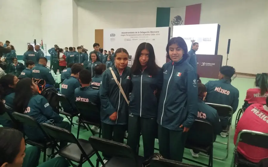 Las tres jugadoras oaxaqueñas que integran la selección juvenil femenil de golbol