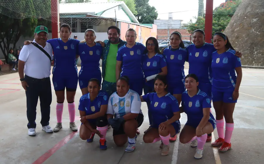 Xcaanda se consagró campeón del Torneo de Baby Fut Femenil del Día del Empleado.