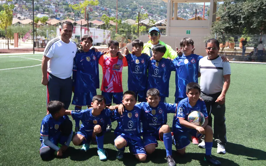  El equipo varonil de la Primaria Benito Juárez logró boleto al regional.