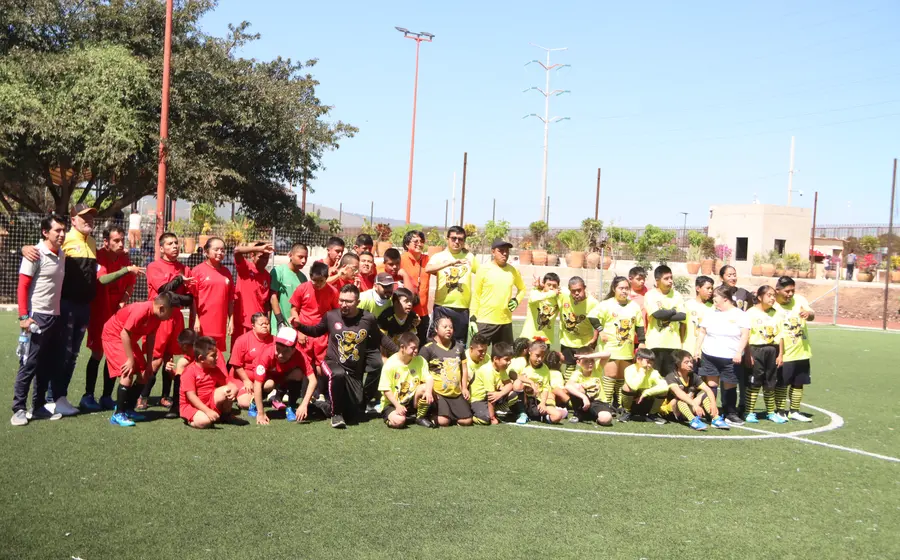 Convivencia futbol entre los Ocelotes de Oaxaca y los Dioses de Tehuacán.